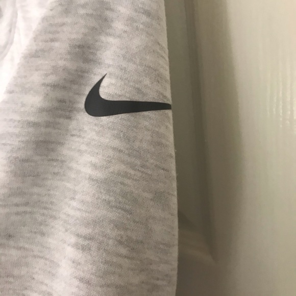 Nike sweatshirt never worn. Excellent condition - Picture 4 of 5
